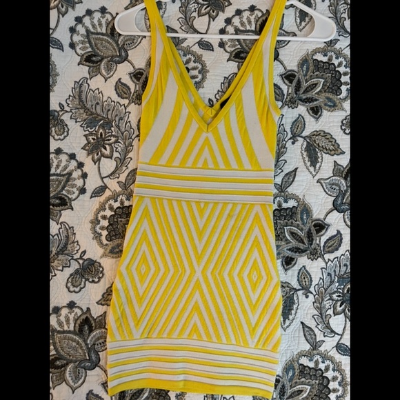 Yellow and white pattern dress - Picture 4 of 5